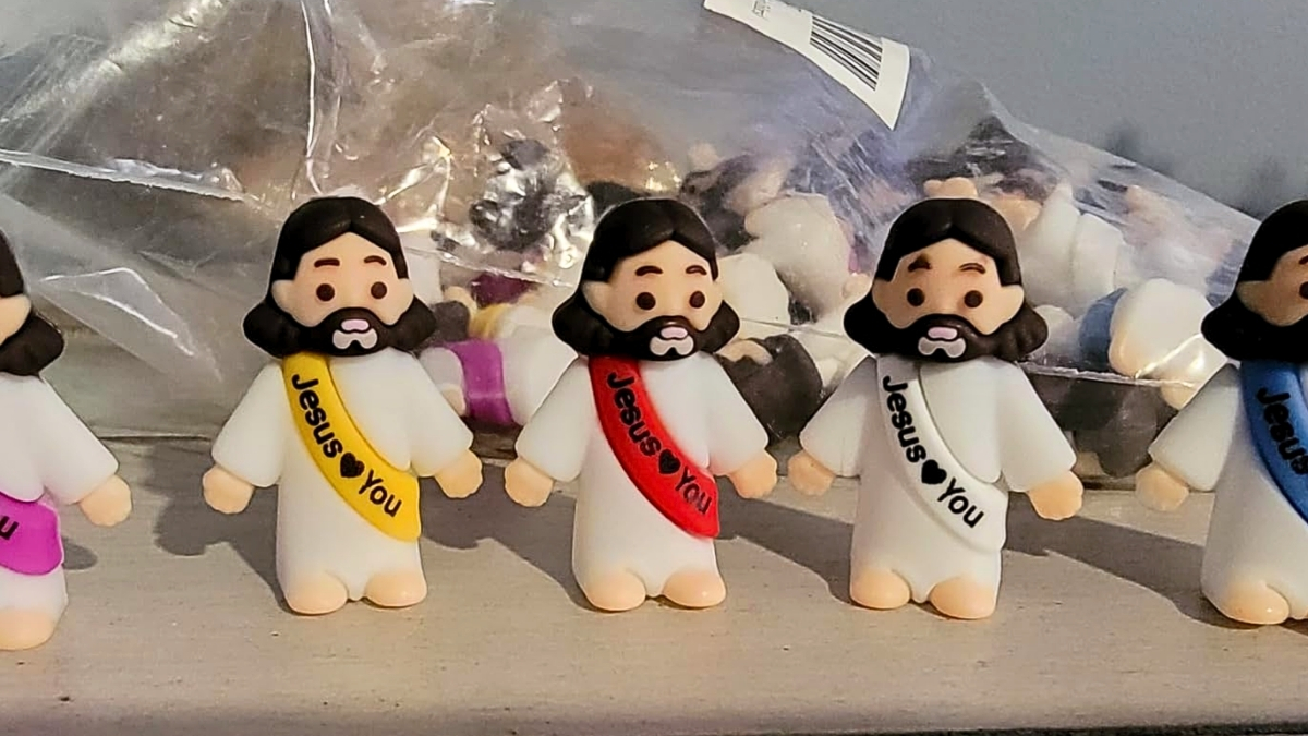 50 Tiny Jesus Figures Only $9.55 on Amazon (Reg. $16) | Hip2Save
