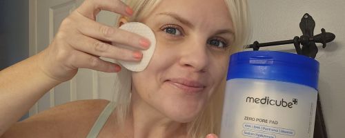 woman using her medicube zero pores pad while holding in her hands
