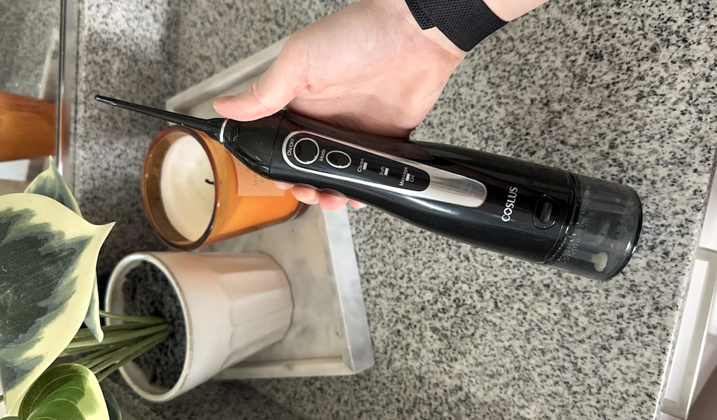 Rechargeable Water Flosser Only $9.99 on Amazon | Impressive 30-Day Battery Life