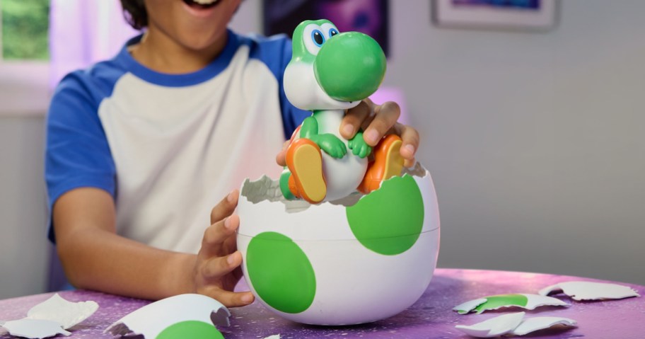Hatchin' Yoshi Interactive Yoshi Figure