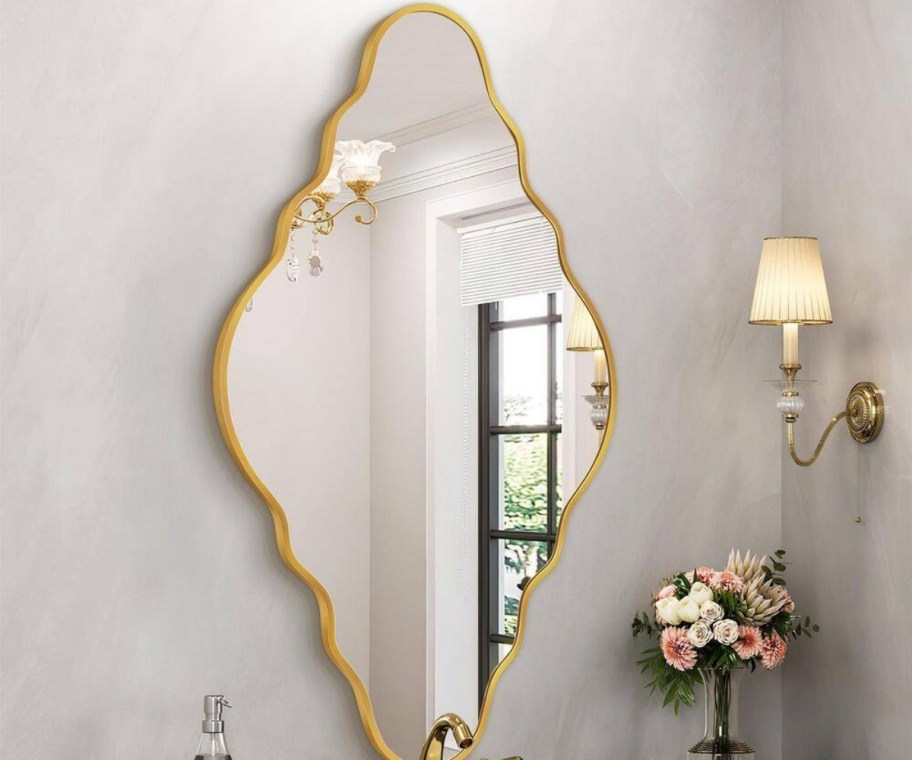 Hochwertiges Scalloped Framed Decorative Irregular Wall Mirror