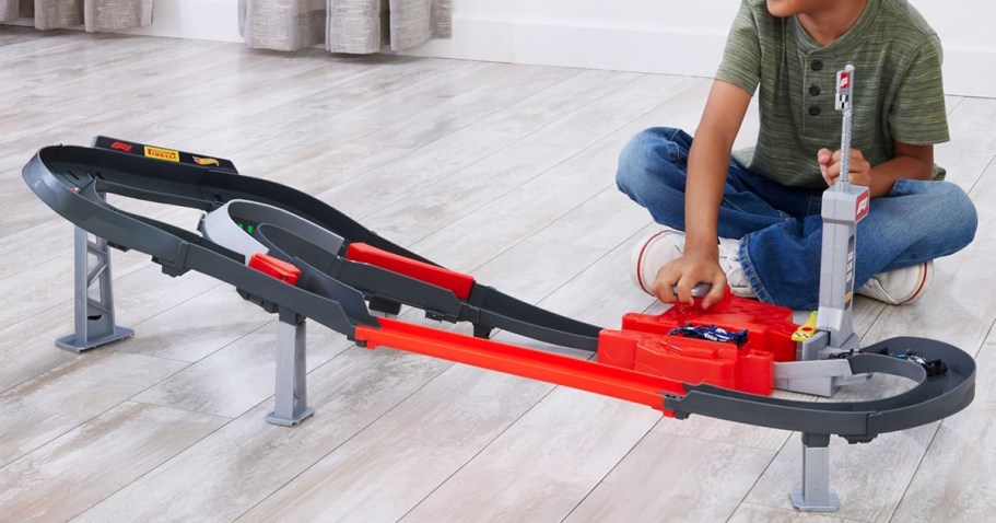 Hot Wheels Formula 1 Track Set w/ 3 Cars Only $19 on Amazon (Reg. $43)