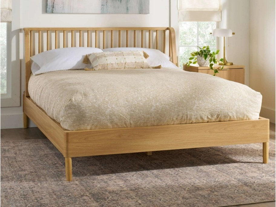 queen bed with spindle headboard