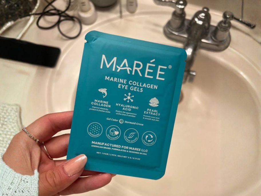 hand holding MAREE Hydrating Under Eye Gels