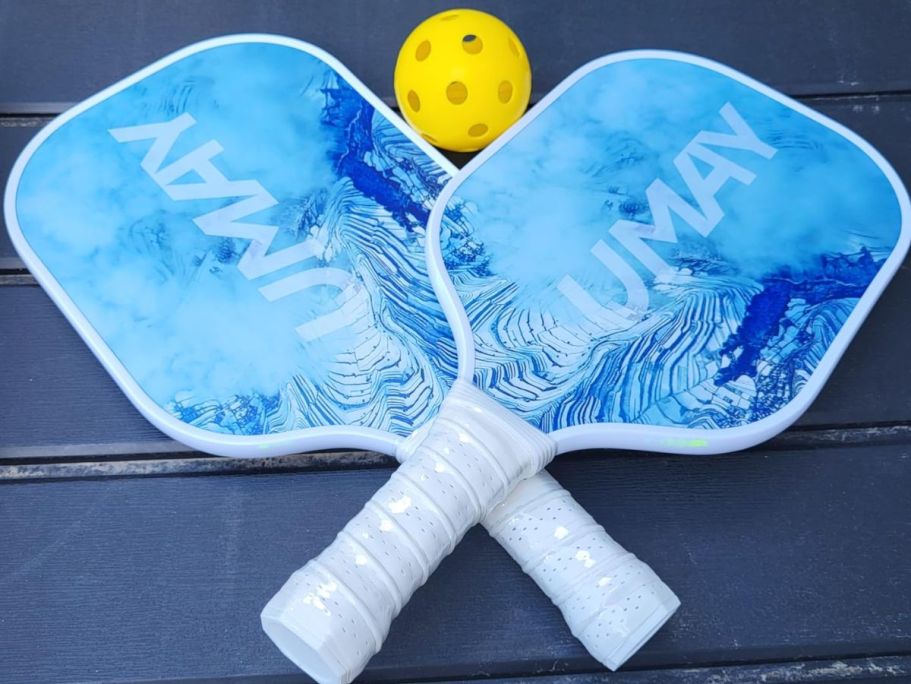 Pickleball Set Only $14.99 on Amazon (Paddles, Balls & Carrying Bag)