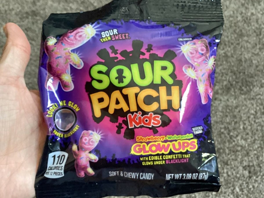 Sour Patch Kids Glow Ups 12-Pack Just $5 Shipped on Amazon (Glow Under Black Light!)