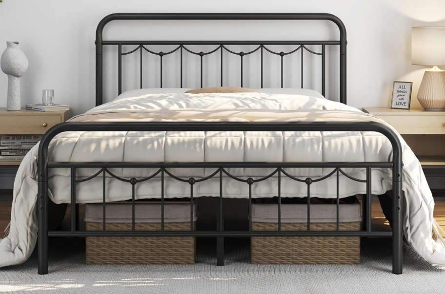 Yaheetech Queen Metal Bed Frame w: Vintage Spindle Headboard