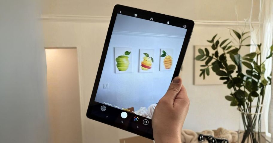 hand holding DOOGEE Android 16 11" Tablet