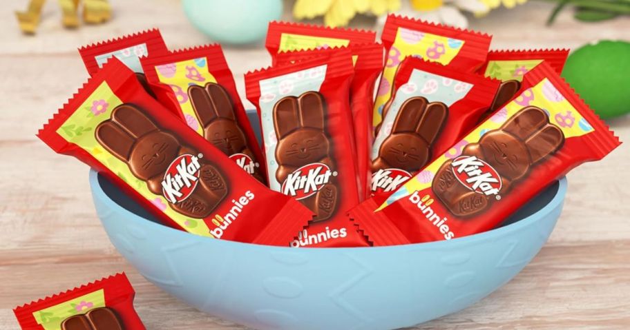 kit kat Easter candy in bowl