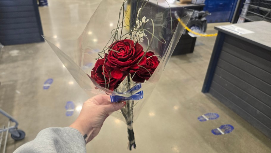 FREE Wooden Rose Bouquet for Lowe’s Rewards Members on February 14th