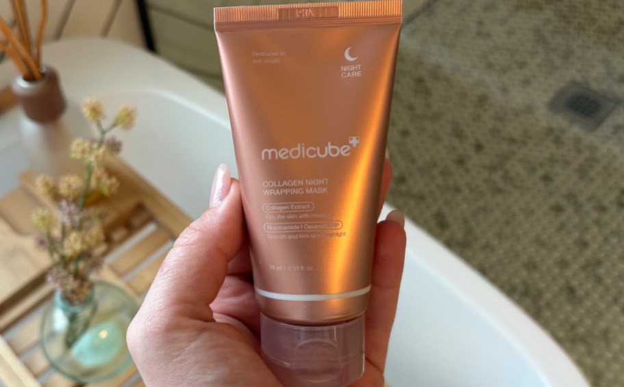 hand holding medicube wrapping mask
