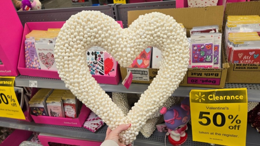 Heart-shaped wreath studded with pearls