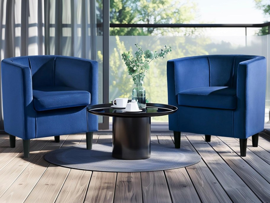dark blue accent chairs in living room 