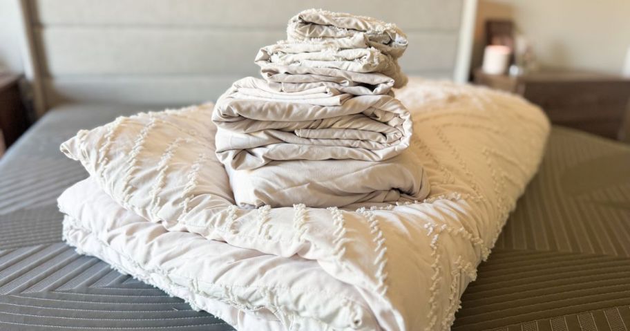 beddiing set on top of the table 