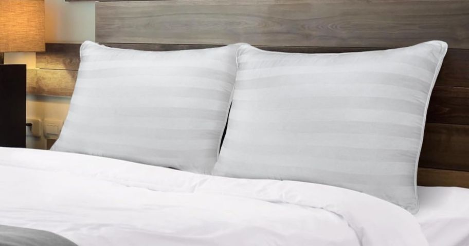 HEYCUZI Queen Size Bed Pillows 2-Pack on bed