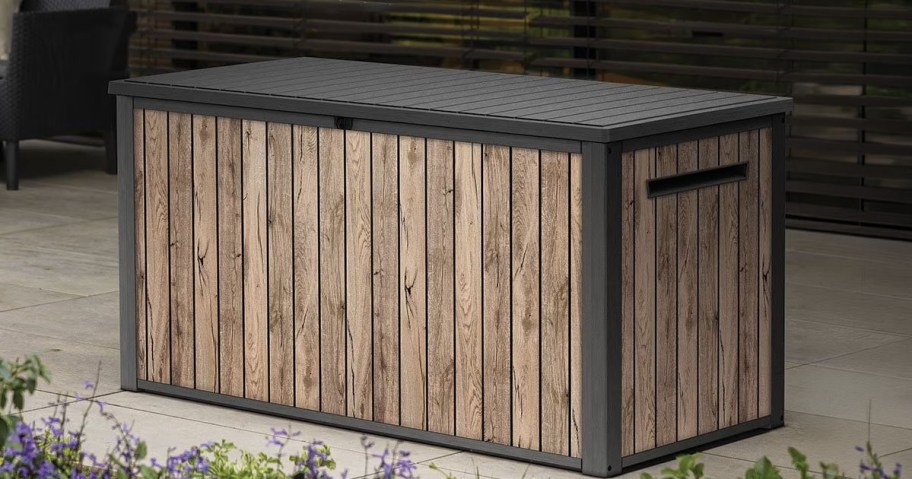 Keter Signature 170-Gallon Deck Box