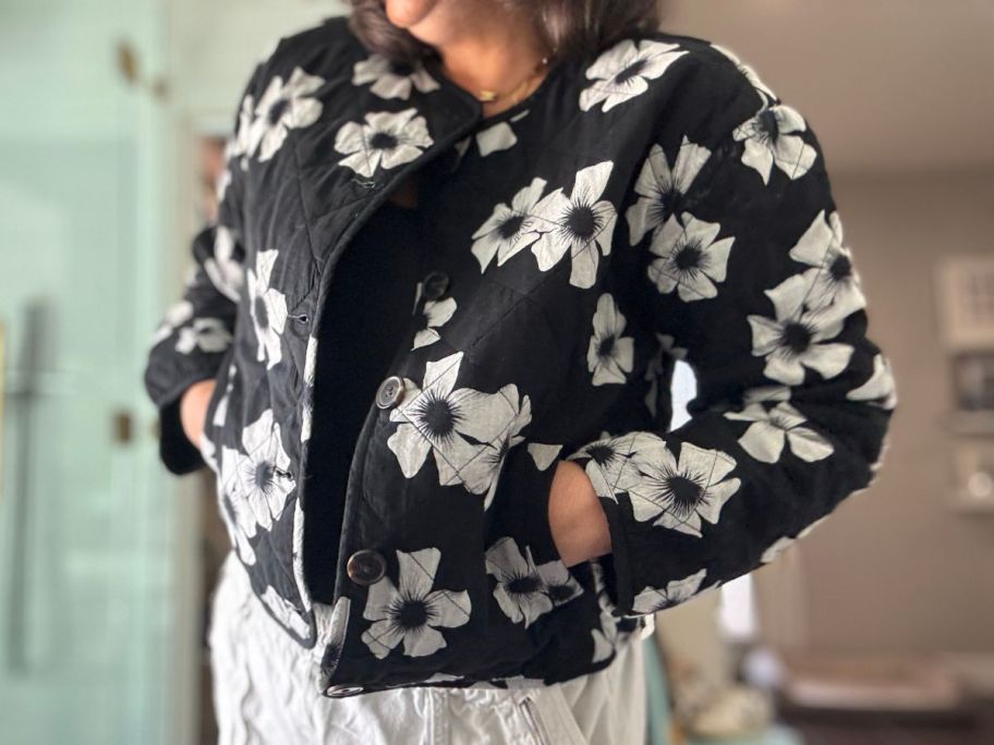 lina wearing Scoop Women's Cotton Floral Print Quilted Jacket