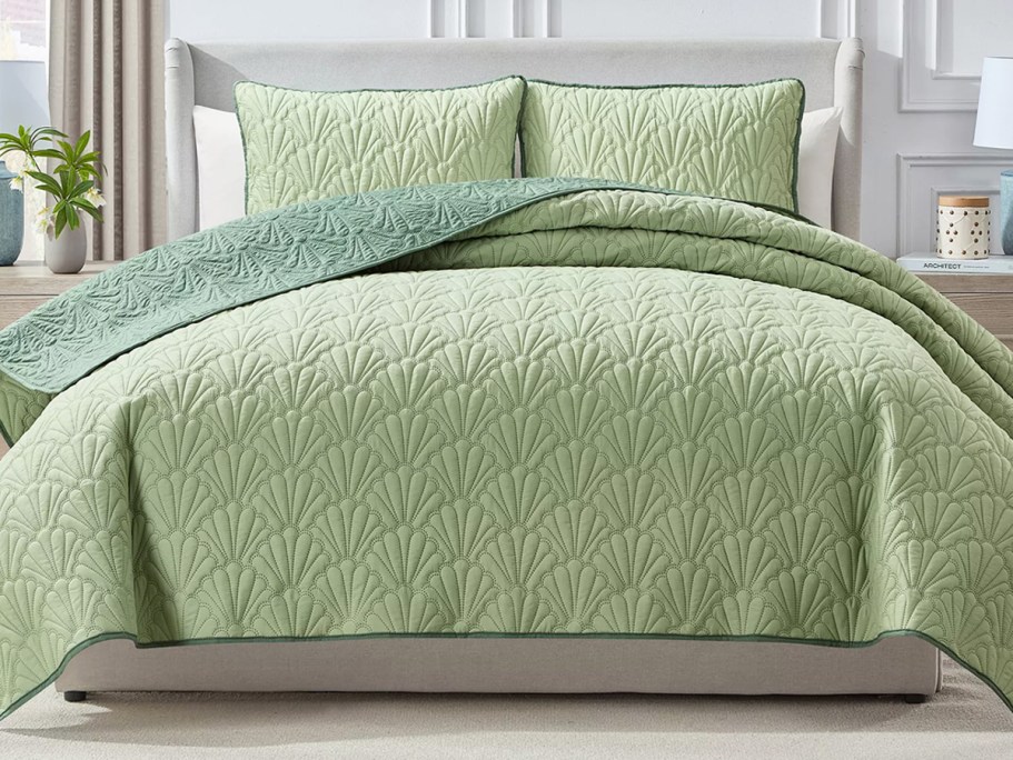 Up to 75% Off Macy’s Comforter & Quilt Sets