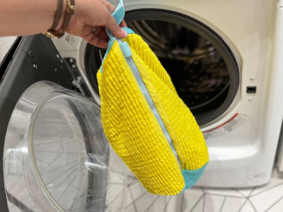 lina putting shoe bag in washing machine