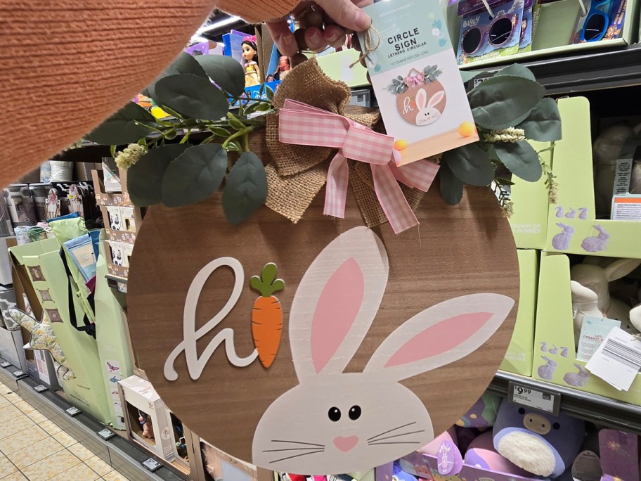 hand holding bunny circle sign