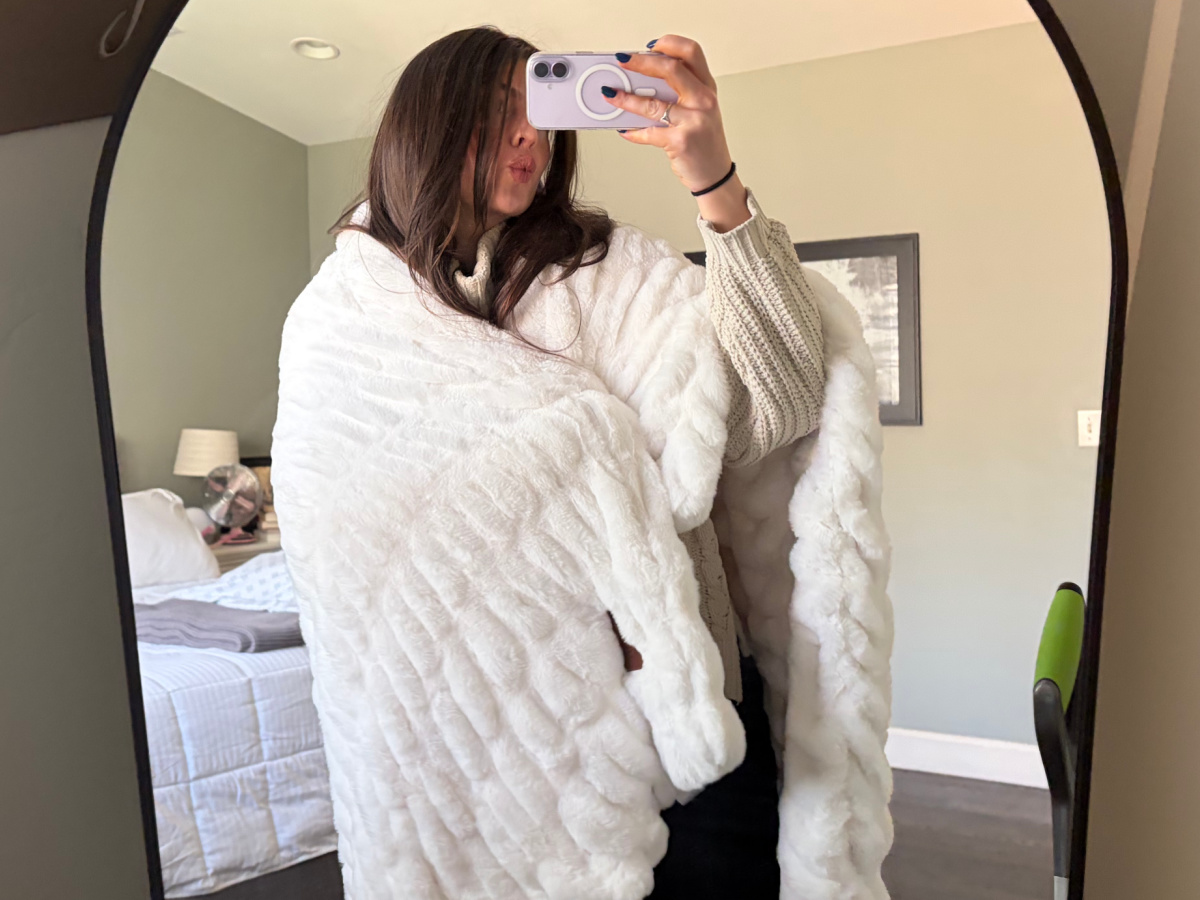 The Comfrt Dreamer Blanket Is Super Soft & $180 Less Than Minky Couture (We Like It Better, Too!)