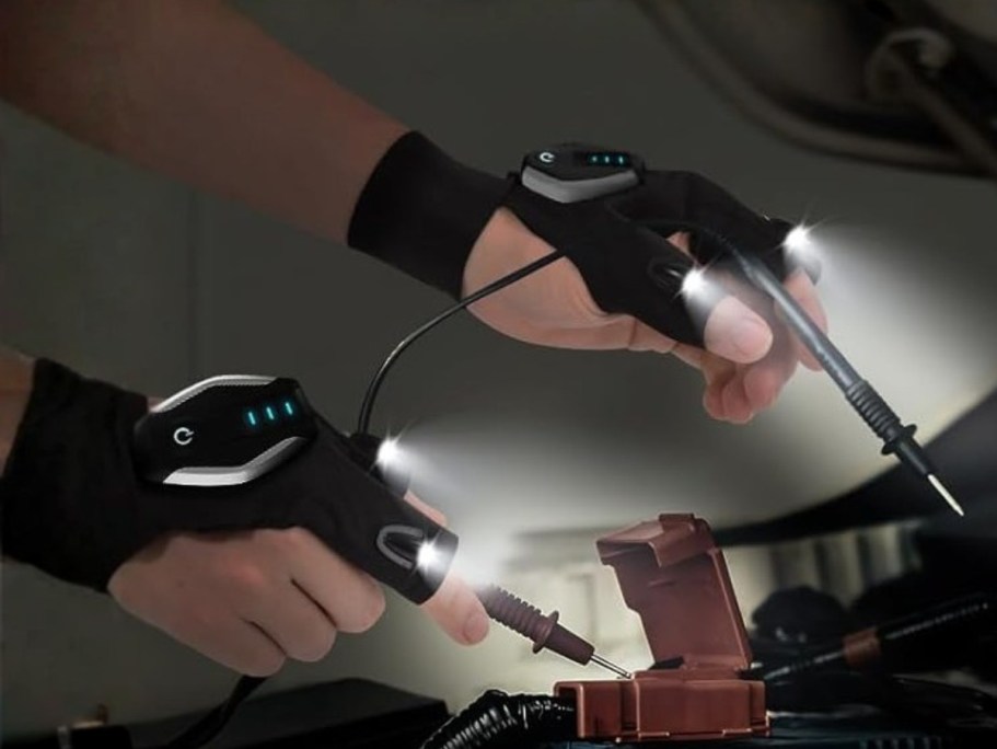 Flashlight Gloves Just $9.89 on Amazon (Reg. $23)