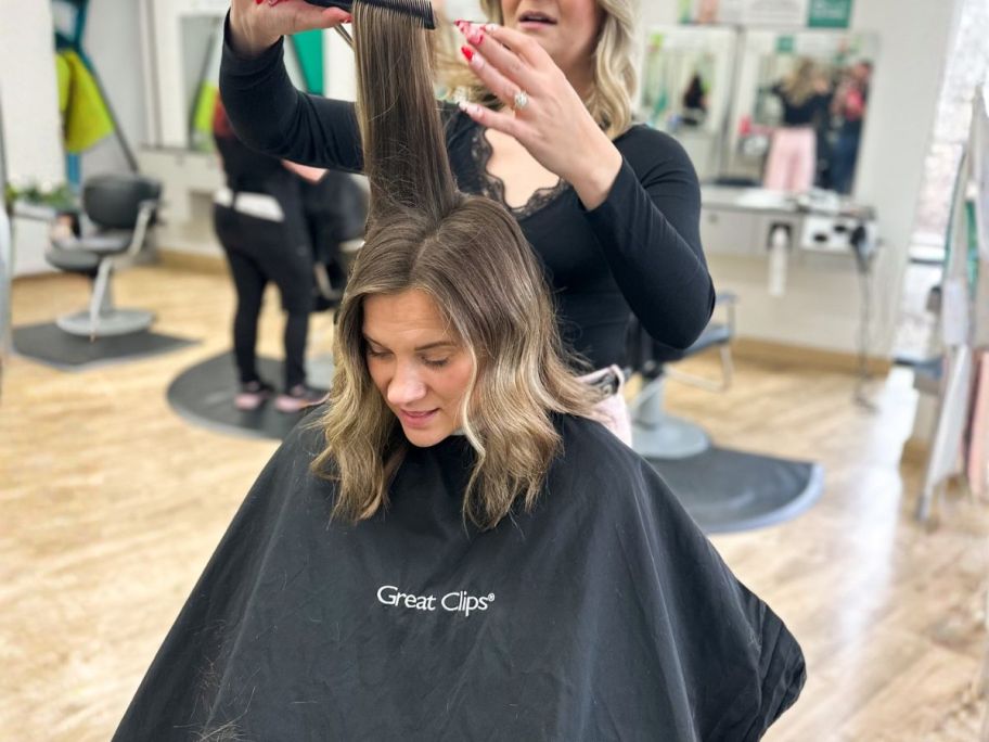girl getting haircut at great clips