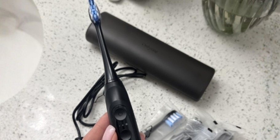 Electric Toothbrush w/ 8 Brush Heads & Travel Case Only $7.99 on Amazon (Reg. $28)