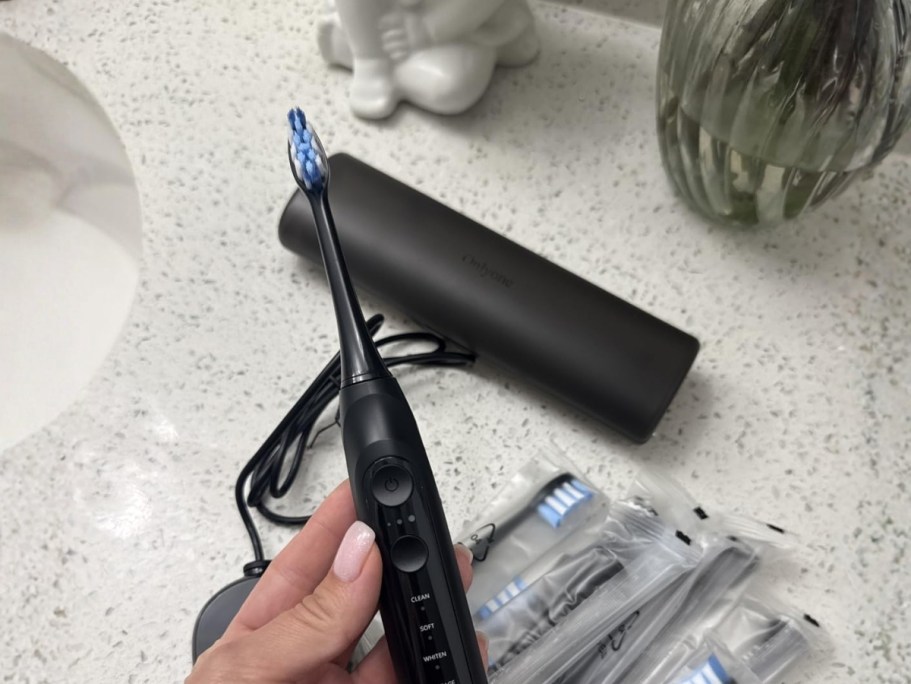 Electric Toothbrush w/ 8 Brush Heads & Travel Case Only $7.99 on Amazon (Reg. $28)