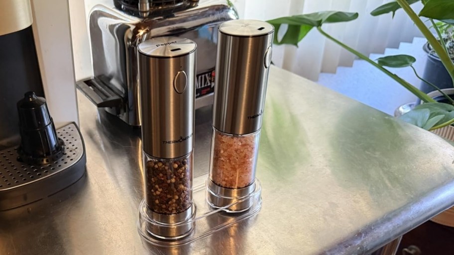 salt and pepper grinder set
