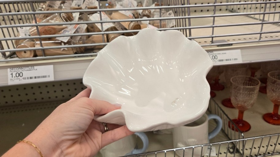 white shell shaped ceramic bowl