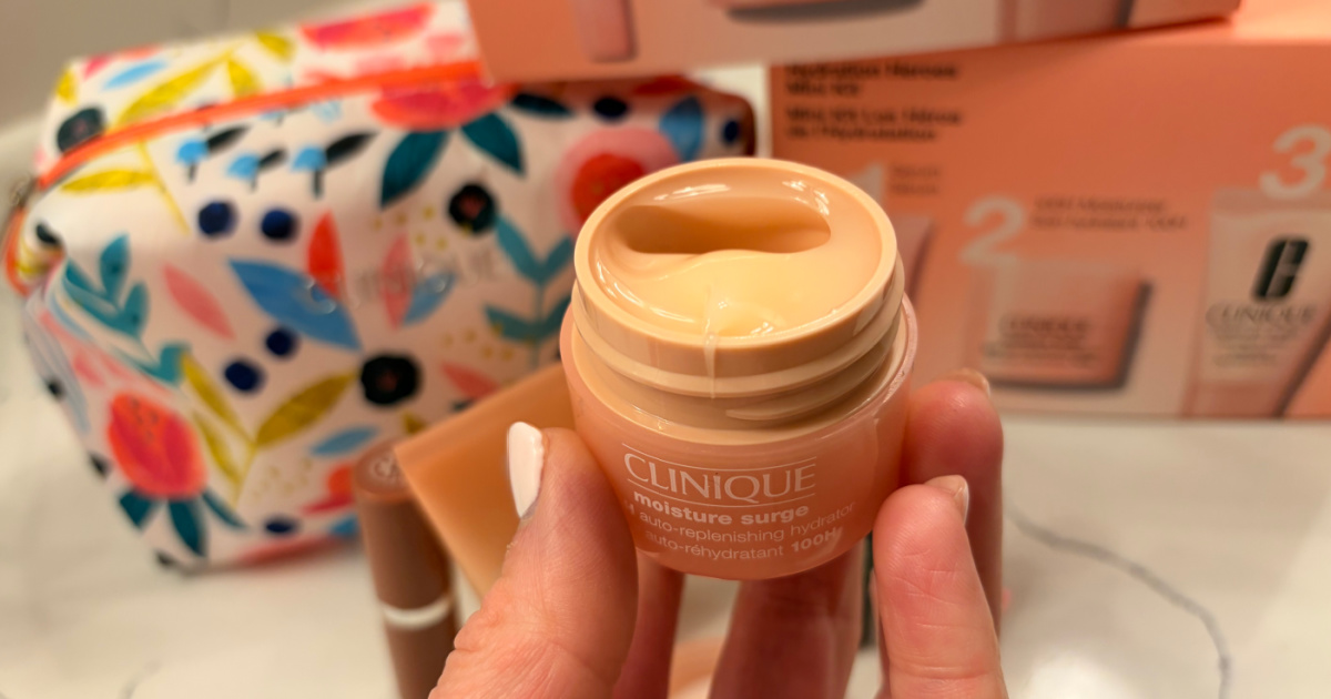 WOW! $200 Worth of Clinique Only $40 Shipped on Macys.com