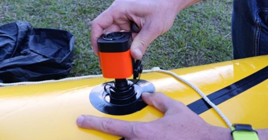 Small air pump to inflate an inflatable kayak