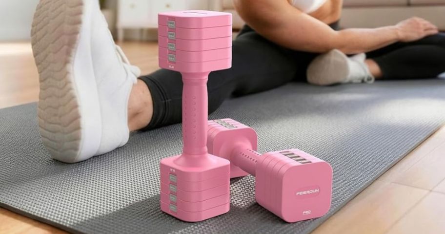 FEIERDUN DB3 5-in-1 Adjustable Dumbbell Set 6lb in Cute Pink on yoga mat