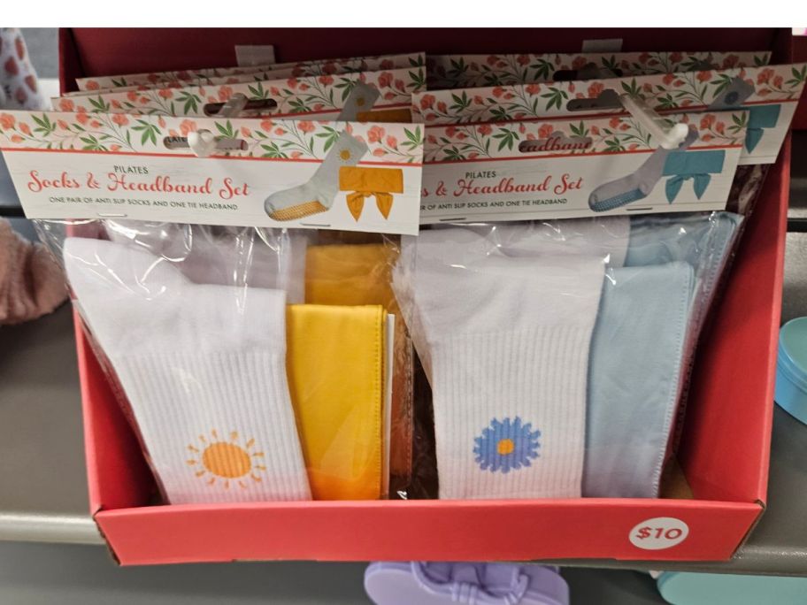 Deal bar Pilates sock sets at Kohl's