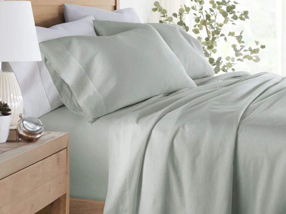 Linens & Hutch 100% Cotton-Long Staple Sheet Set on bed