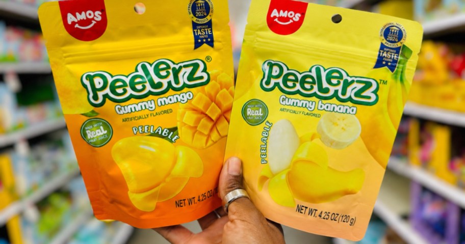 Hand holding gummy mango and banana flavored peelerz
