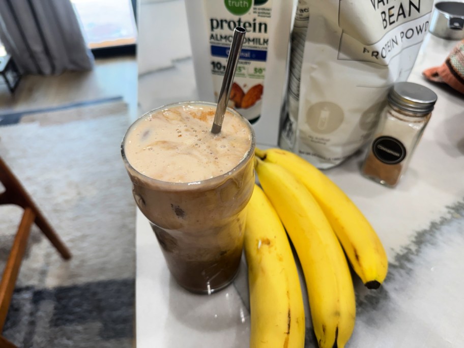 creamy banana latte with cinnamon 