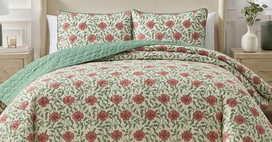 70% Off Macy&rsquo;s Comforter & Quilt Sets | Prices from $14.93 (Reg. $50)