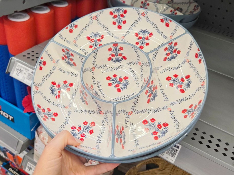 hand holding dip and chip tray 