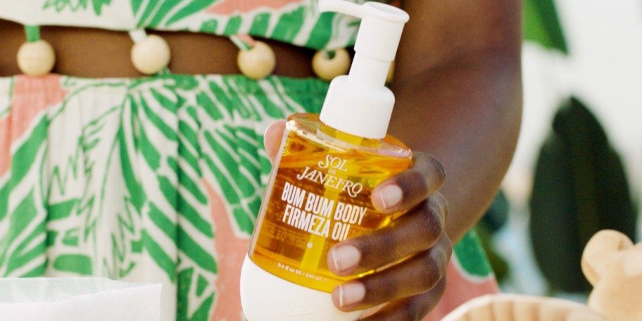 hand holding sol de janiero body oil 