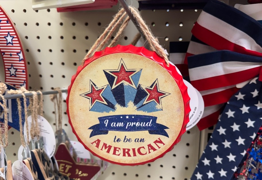 bottle cap shaped patriotic wall decor