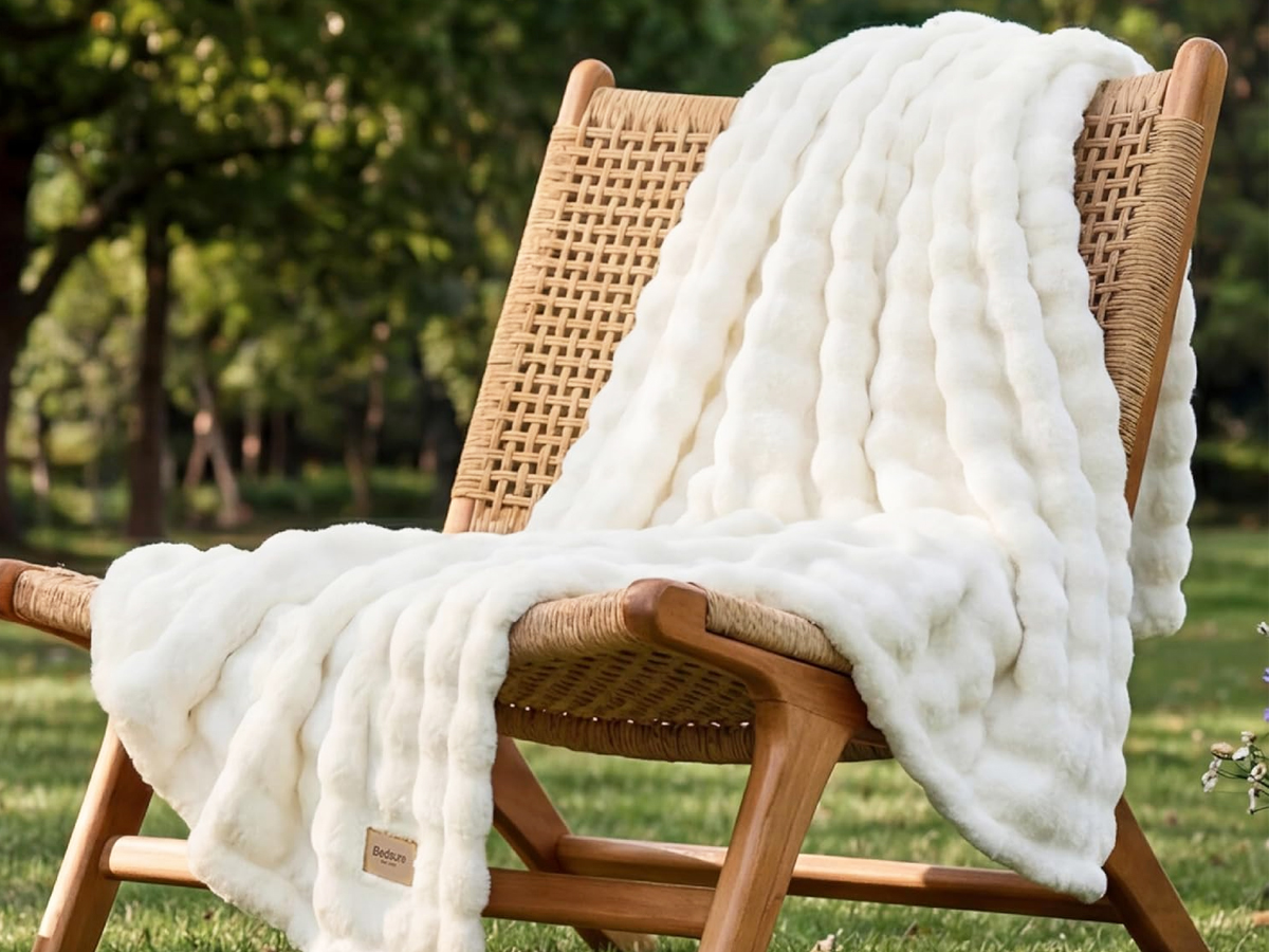 Super Soft Plush Bubble Throw Blanket Under $10 on Amazon