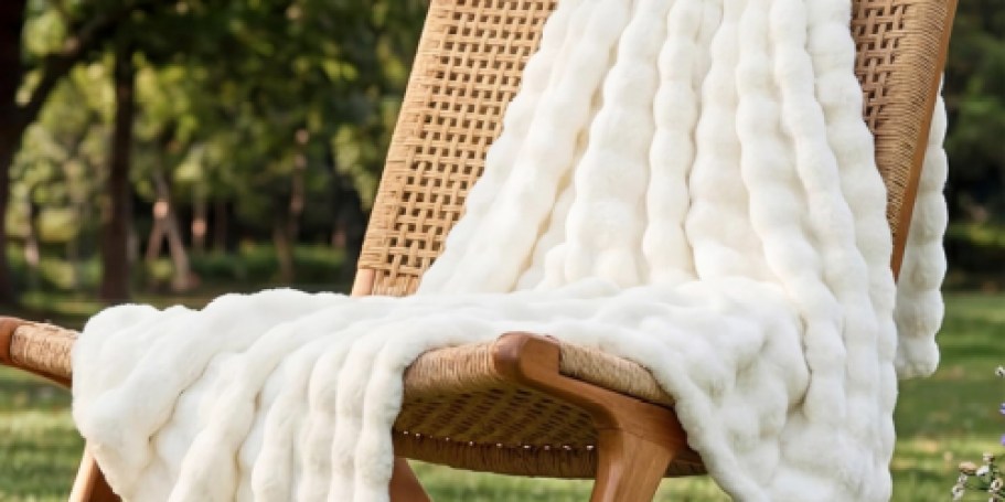 Plush Throw Blanket Just $9.71 on Amazon (Reg. $18)