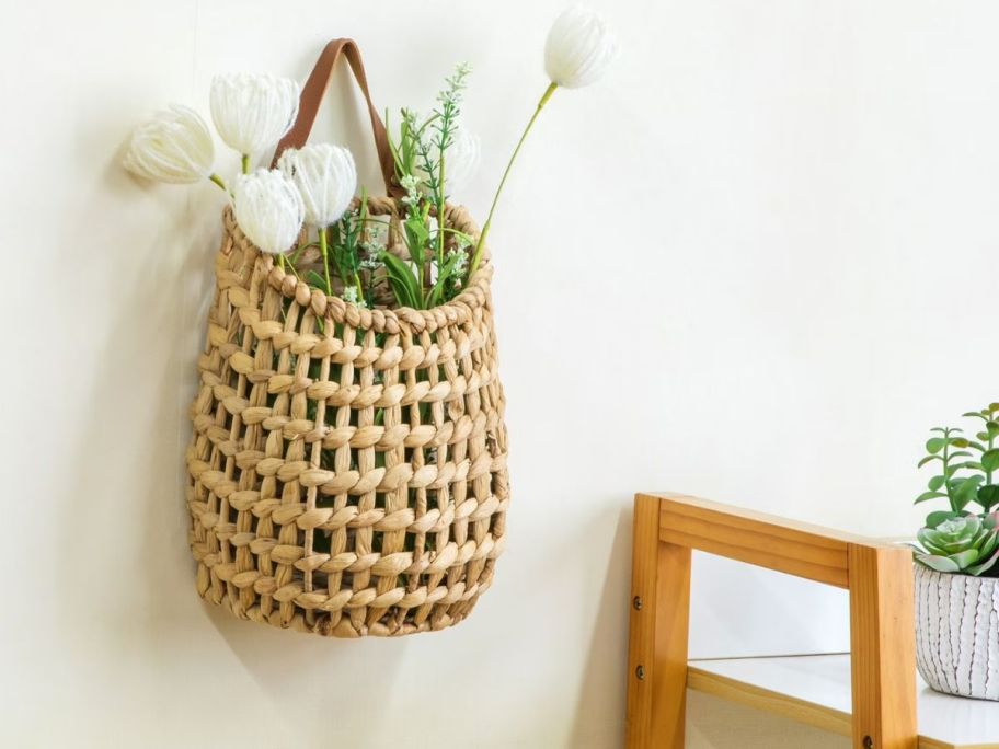Better homes and Gardens hanging Basket