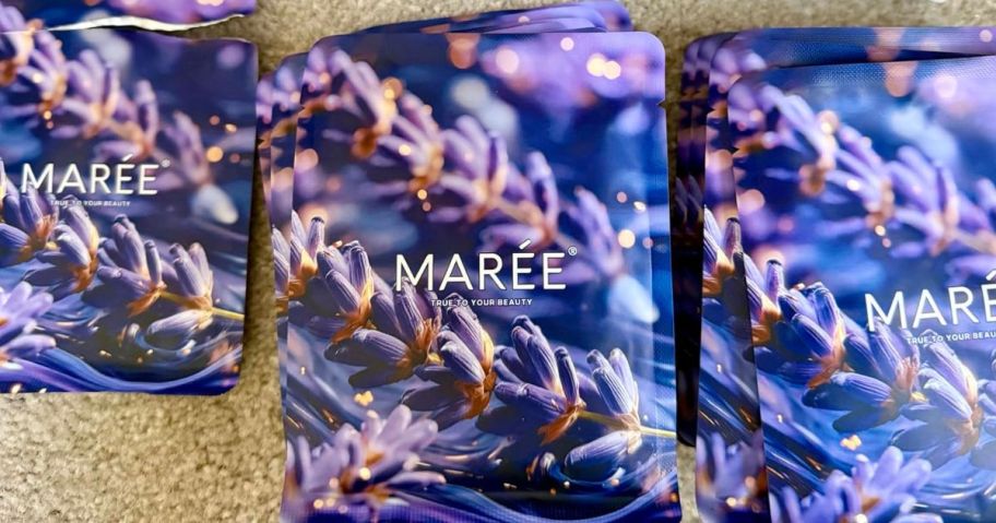 MAREE Steam Self-Heating Eye Masks 16-Pack on towel