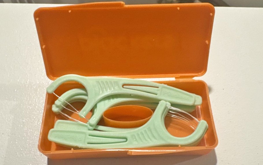 Plackers Floss Picks 12-Count w/ Travel Case Only 93¢ Shipped on Amazon
