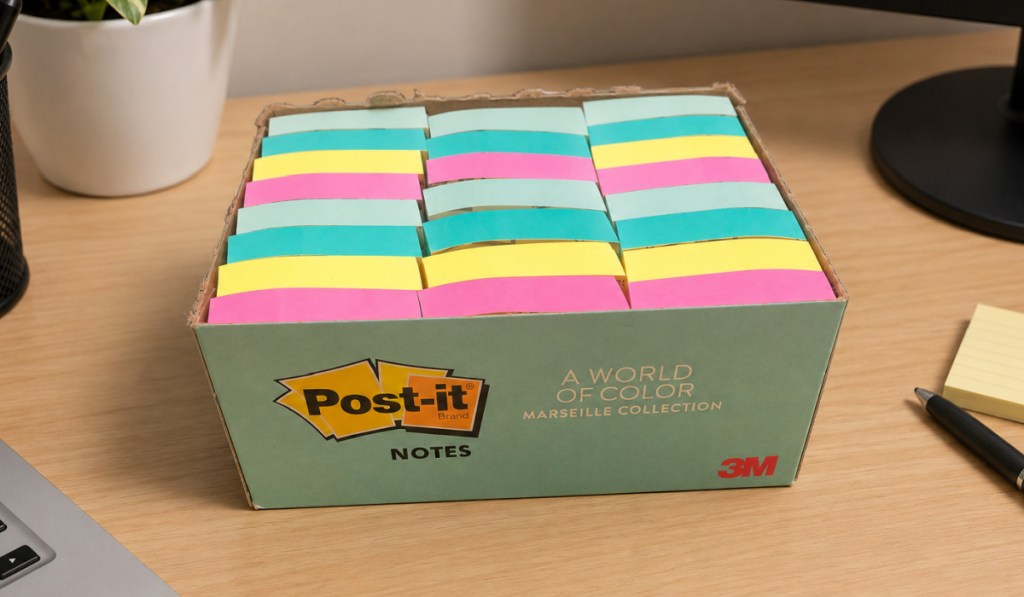 Post-it notes, multi pack on desktop