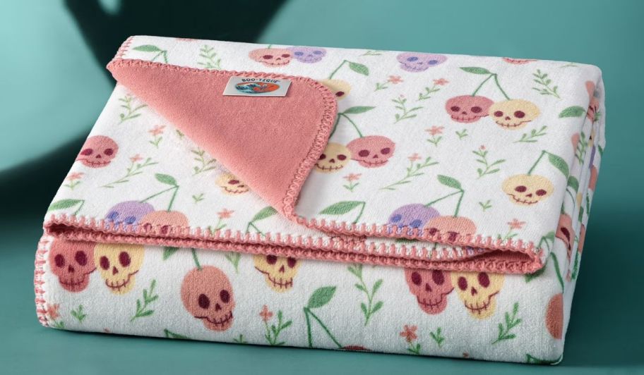 Skull throw blanket 
