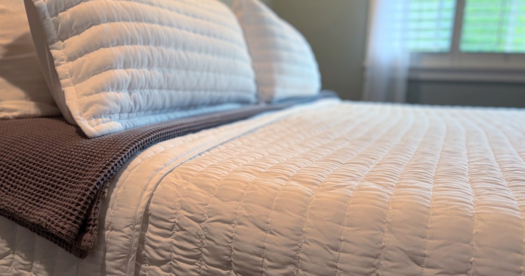 White bedding set with matching white shams